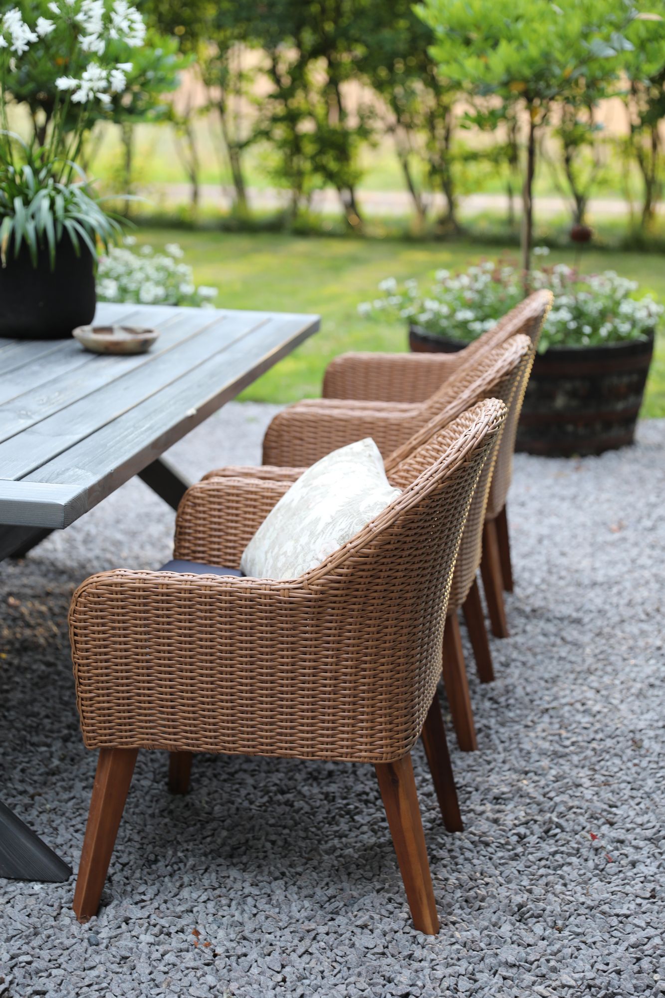 Oxford utegruppe, grått bord 220 cm inkl. 6 stk. valetta naturfargede spisestoler Oxford utegruppe, grått bord 220 cm inkl. 6 stk. valetta naturfargede spisestoler