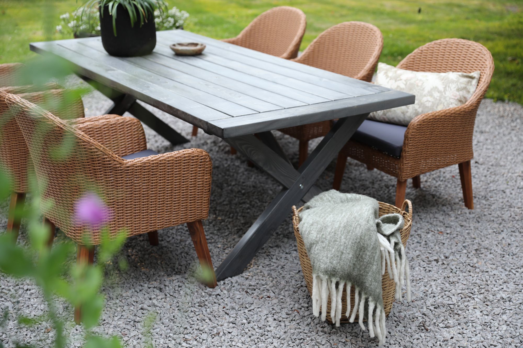 Oxford utegruppe, grått bord 220 cm inkl. 6 stk. valetta naturfargede spisestoler Oxford utegruppe, grått bord 220 cm inkl. 6 stk. valetta naturfargede spisestoler