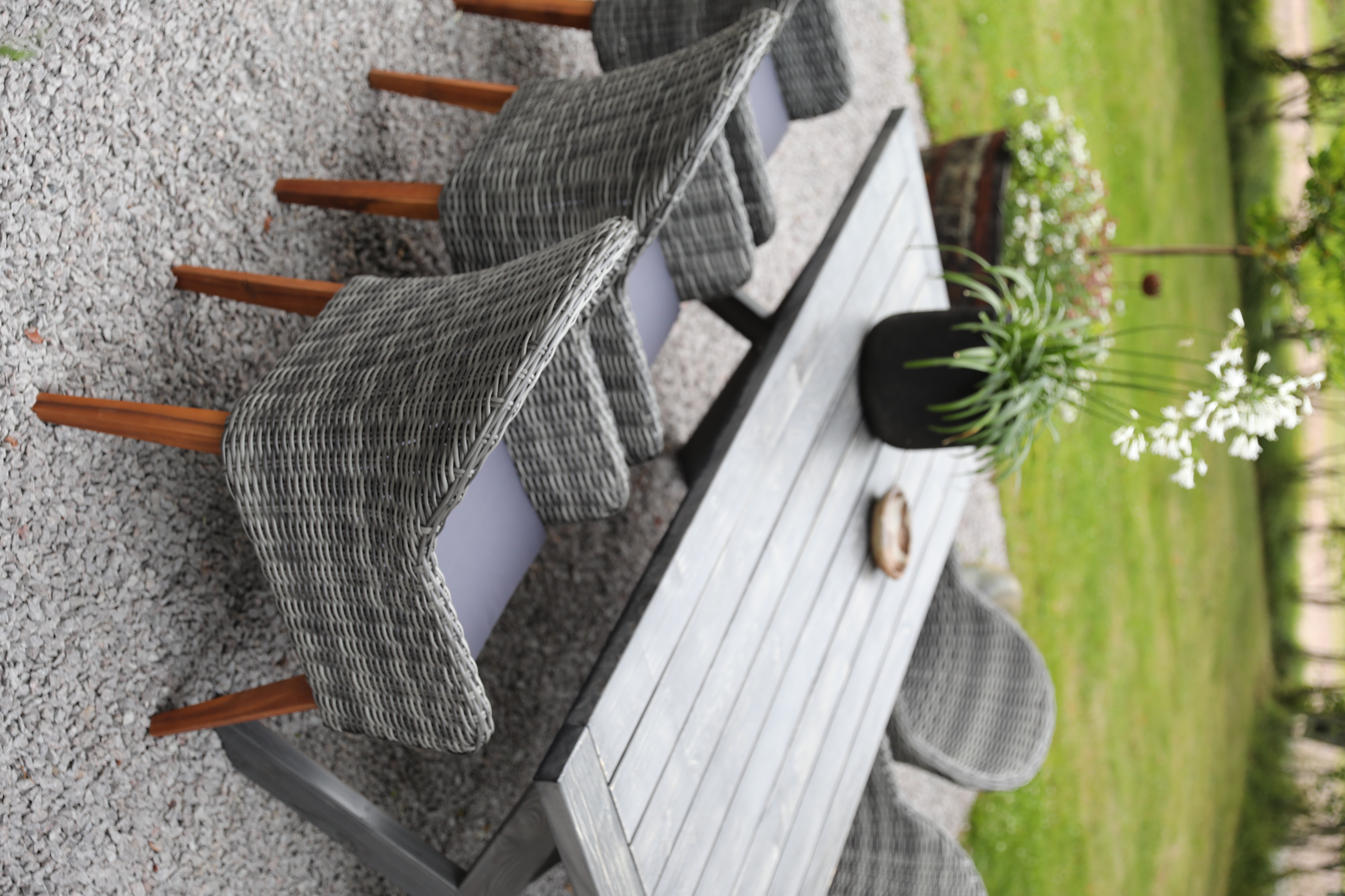 Oxford utendørs spisegruppe; grått bord 220 cm inkl. 6 stk. Valetta lenestoler grå kunstrotting Oxford utendørs spisegruppe; grått bord 220 cm inkl. 6 stk. Valetta lenestoler grå kunstrotting