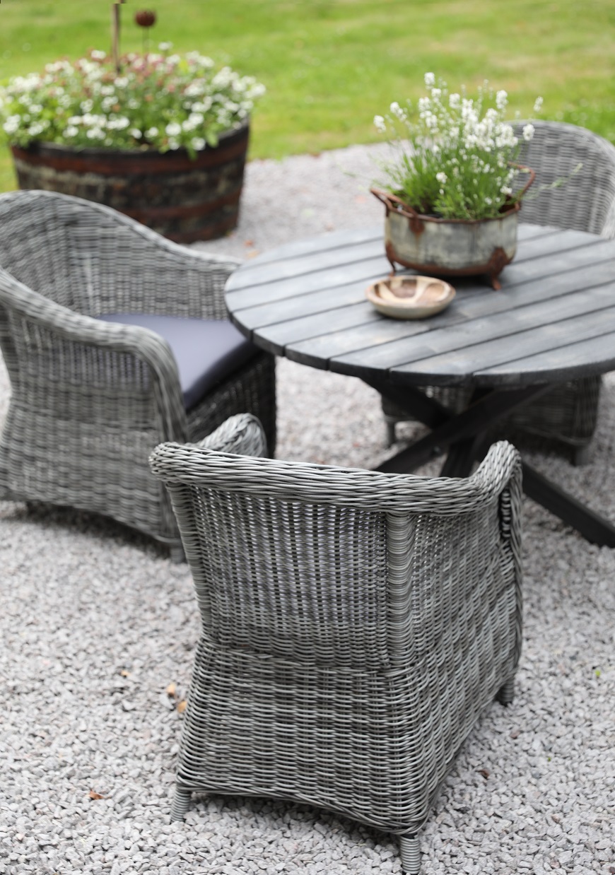 Spisegruppe Mercury: Scottsdale rundt bord inkludert 4 stk. Mercury light lenestoler i grå kunstrotting Spisegruppe Mercury: Scottsdale rundt bord inkludert 4 stk. Mercury light lenestoler i grå kunstrotting