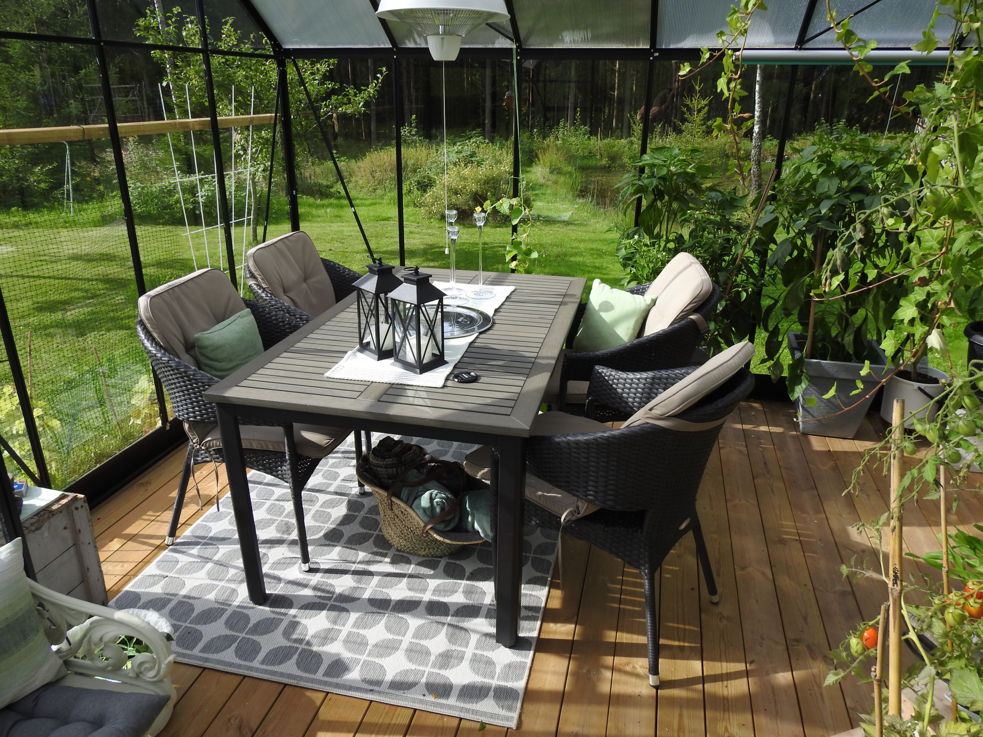 Drivhus Saturnus med herdet glass - 12,8 m² Drivhus Saturnus med herdet glass - 12,8 m²