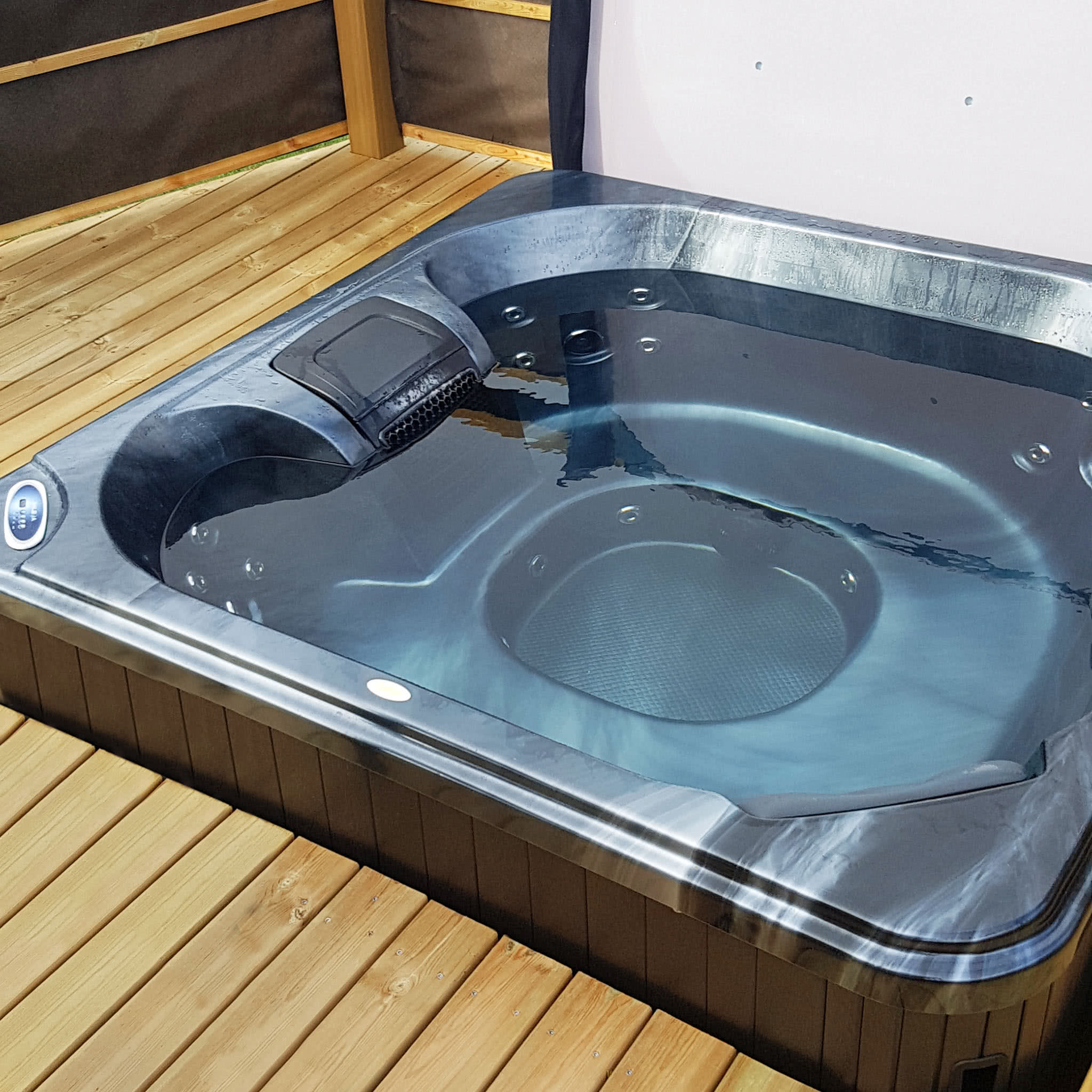 Badestamp Foibe Blackline - 4 personer - Balboa VL260 Badestamp Foibe Blackline - 4 personer - Balboa VL260