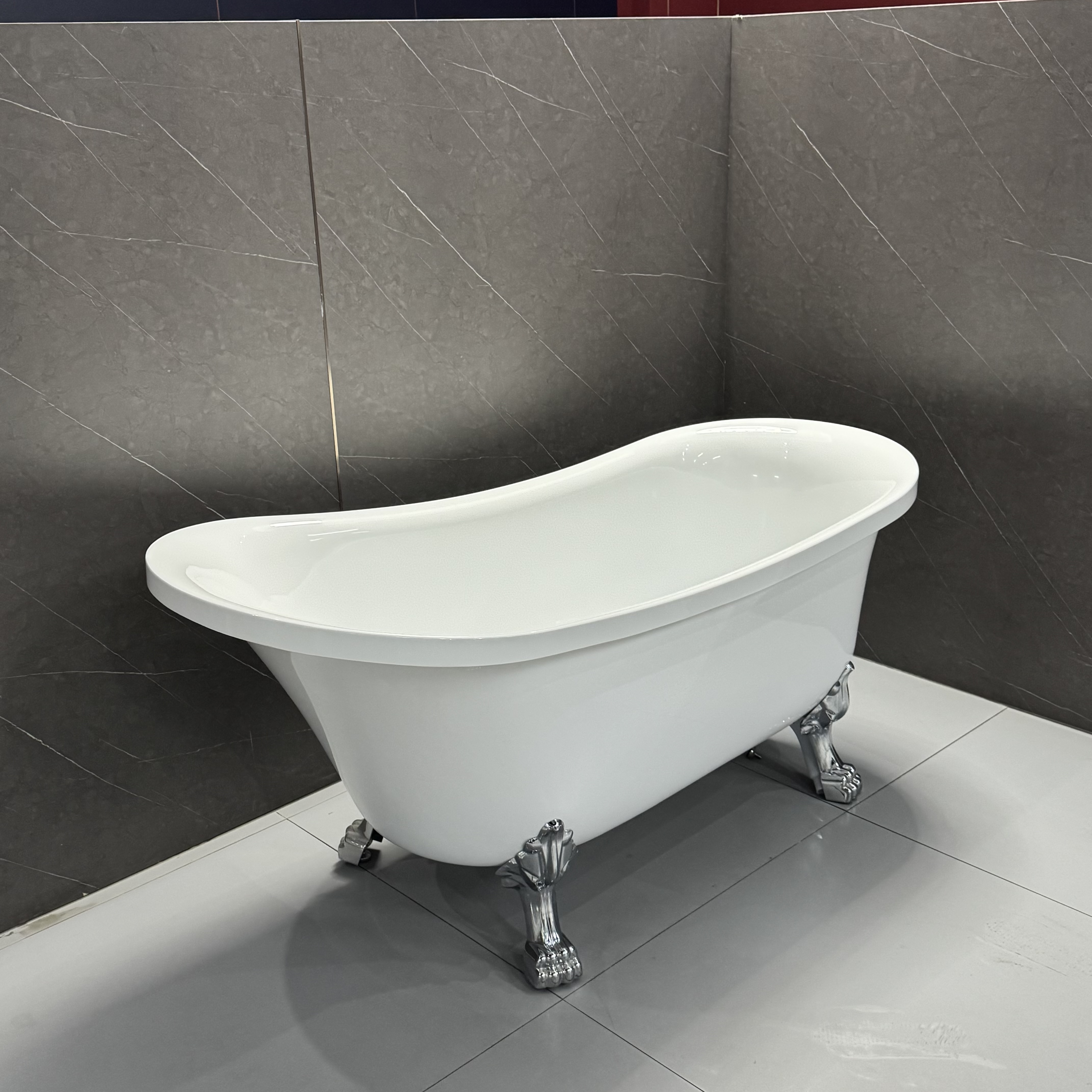 Frittst�ende Kapolei badekar med klof�tter 150 � 75 cm