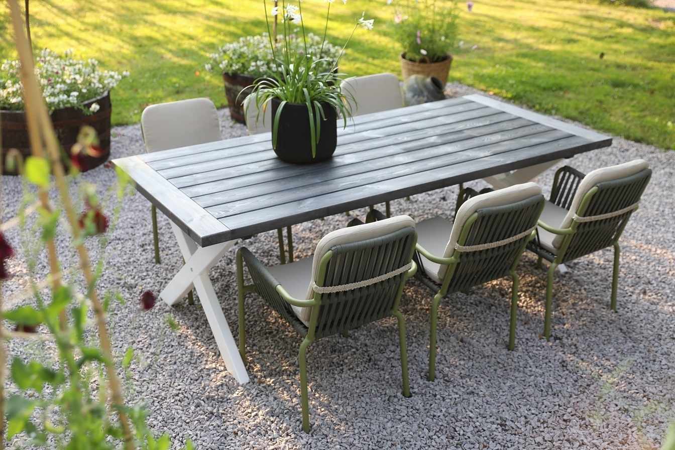Oxford utendørs spisegruppe; grått/hvitt bord 220 cm inkl. 6 stk. Lincoln stabelbare karmstoler grønn/beige Oxford utendørs spisegruppe; grått/hvitt bord 220 cm inkl. 6 stk. Lincoln stabelbare karmstoler grønn/beige