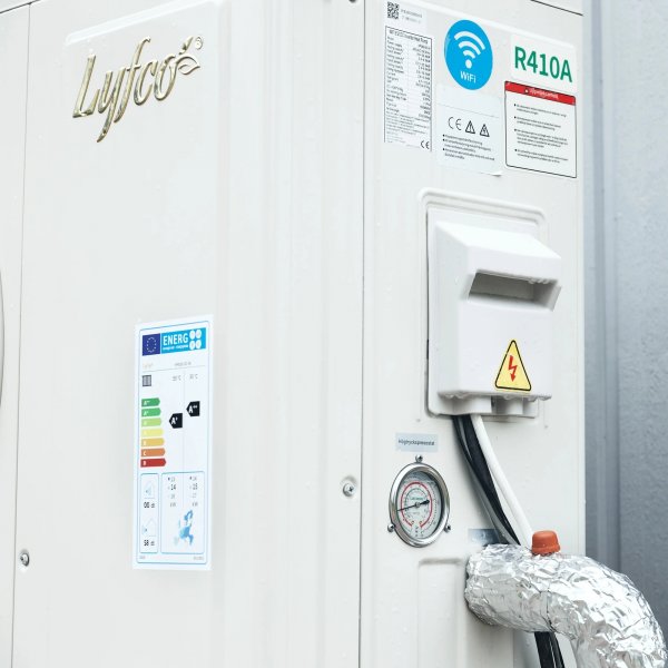 Lyfco HP050-DC-W luft/vann varmepumpe med inverterfunksjon - 24kW Lyfco HP050-DC-W luft/vann varmepumpe med inverterfunksjon - 24kW