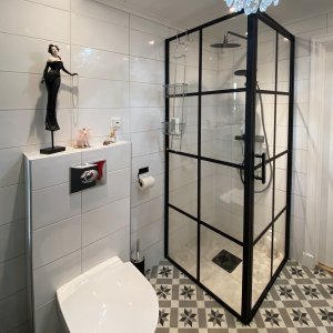 Dusjkabinett 80x80x200cm | 6mm sikkerhetsglass | Svarte profiler Dusjkabinett 80x80x200cm | 6mm sikkerhetsglass | Svarte profiler