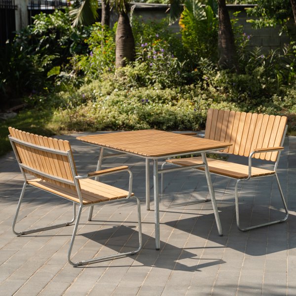 Utegruppe i teak: 2 sofaer med spisebord 120x80 cm - Mllan