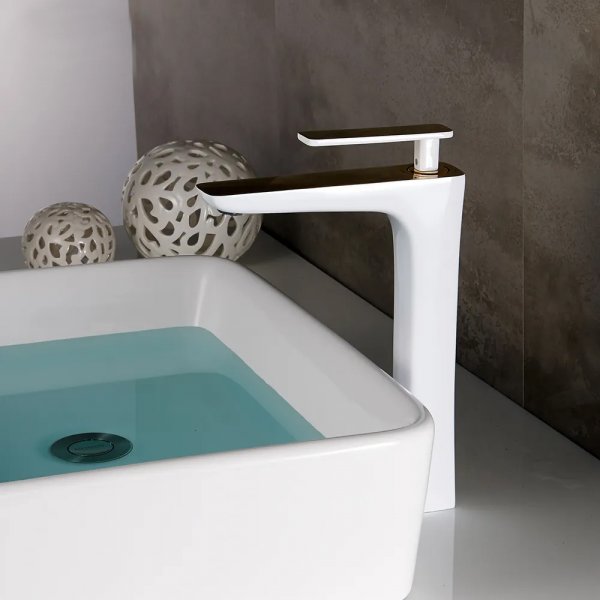 Peony Servantbatteri - Høy tut | Hvit/gull Peony Servantbatteri - Høy tut | Hvit/gull