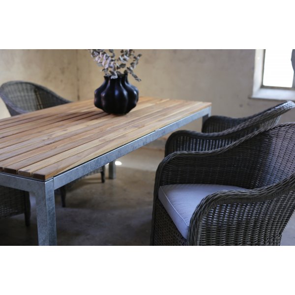 Matgruppe Alva: Spisebord i teak / galvanisert st�l med 6 Mercury lenestoler i gr� kunstrotting