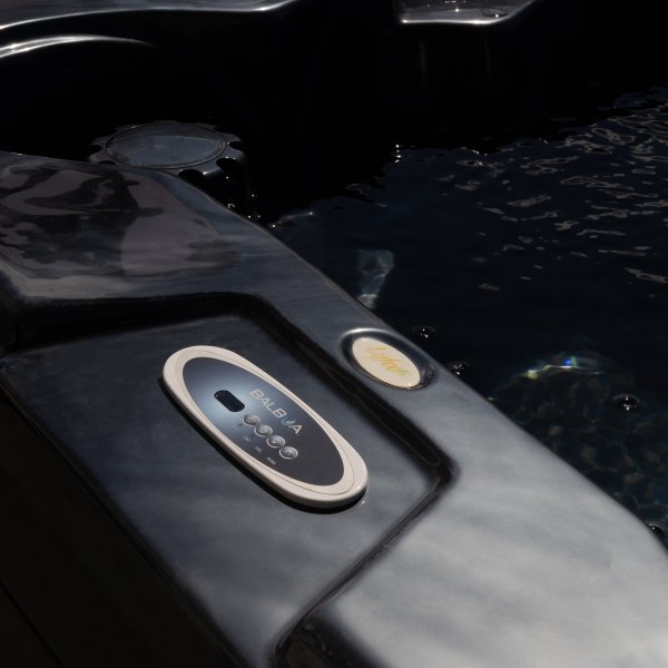 Badestamp Poseidon Blackline - 5-6 personer Badestamp Poseidon Blackline - 5-6 personer