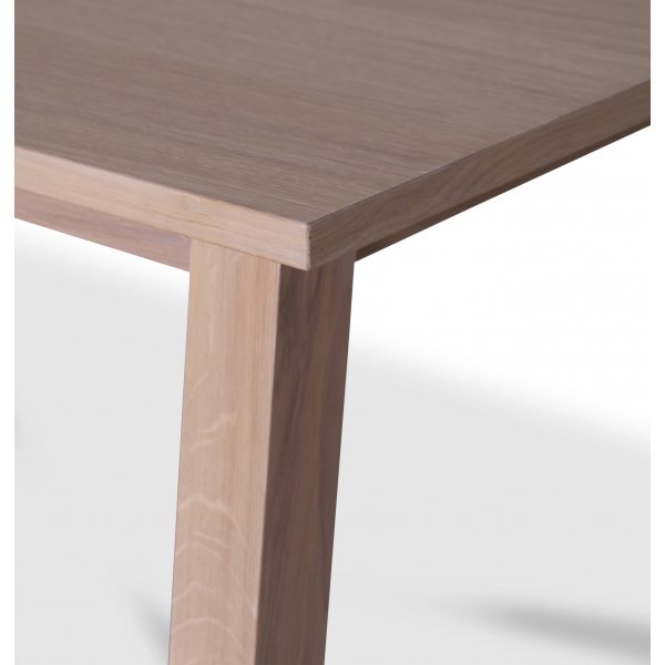 Saltsjö spisebord 240 cm - Hvitoljet eik Saltsjö spisebord 240 cm - Hvitoljet eik