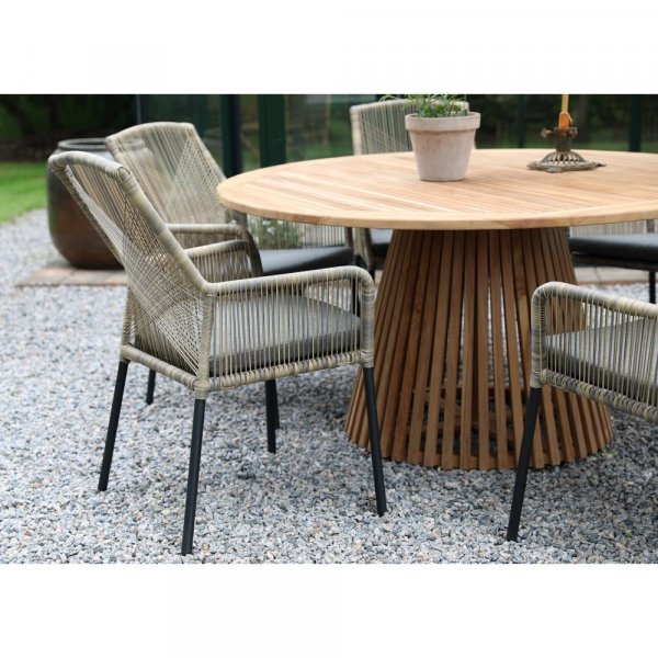 Saltö uteservering rundt bord Ø150 cm med 6 Ystad lenestoler - Teak/Sort Saltö uteservering rundt bord Ø150 cm med 6 Ystad lenestoler - Teak/Sort