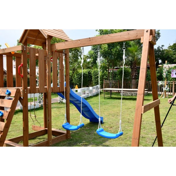 Leketårn med huskestativ og sklie Leketårn med huskestativ og sklie