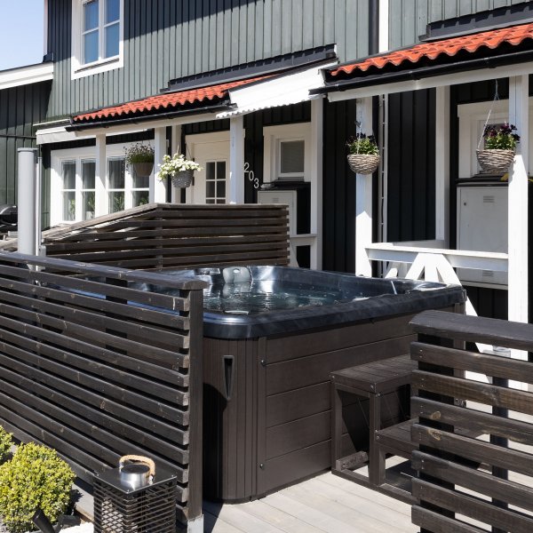 Badestamp Poseidon Blackline - 5-6 personer Badestamp Poseidon Blackline - 5-6 personer