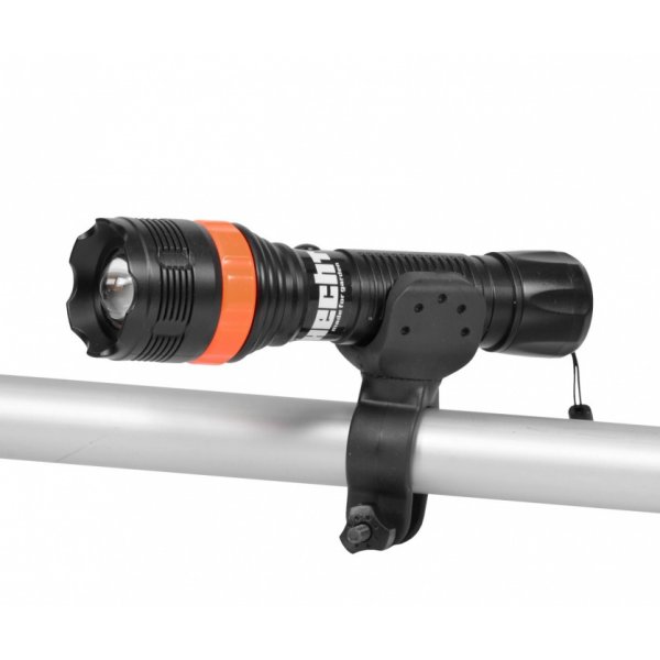 LED-lommelykt med feste