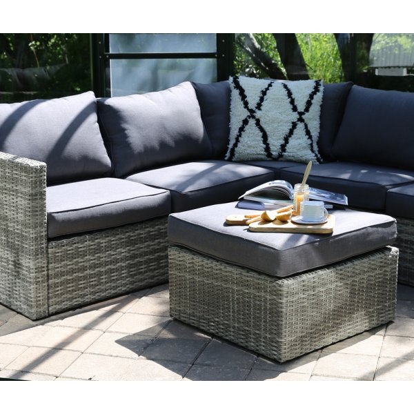 Ingelstorp hjørnesofa med fotskammel - Grå kunstrotting Ingelstorp hjørnesofa med fotskammel - Grå kunstrotting