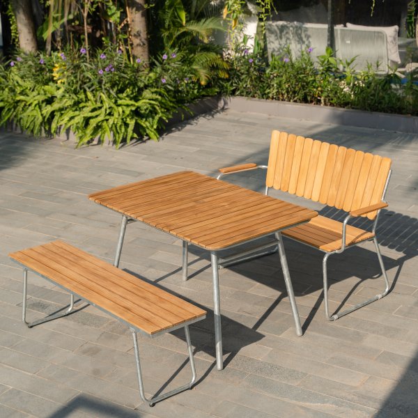 Mllan utegruppe i teak: sofa + benk og spisebord 120x80 cm + Rengjringsspray for utembler