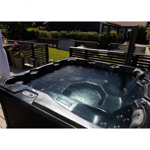 Badestamp Poseidon Blackline - 5-6 personer Badestamp Poseidon Blackline - 5-6 personer