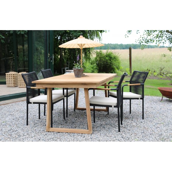 Saltö uteservering spisebord 180x100 cm med 4 Skanör lenestoler - Teak/Sort Saltö uteservering spisebord 180x100 cm med 4 Skanör lenestoler - Teak/Sort