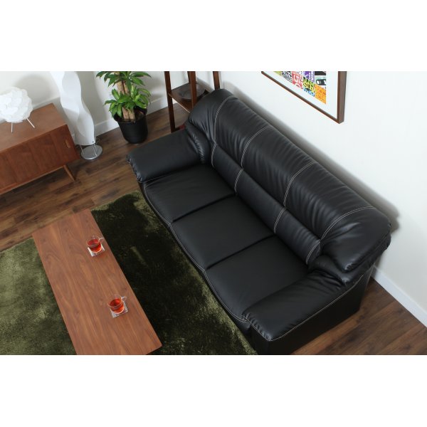 Dominic sofa 3-seter - Svart kunstskinn Dominic sofa 3-seter - Svart kunstskinn