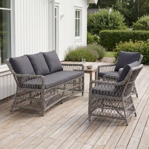 Utend�rs loungesett, sofa i syntetisk rotting og lenestoler med puter + Tekstilimpregnering for utem�bler