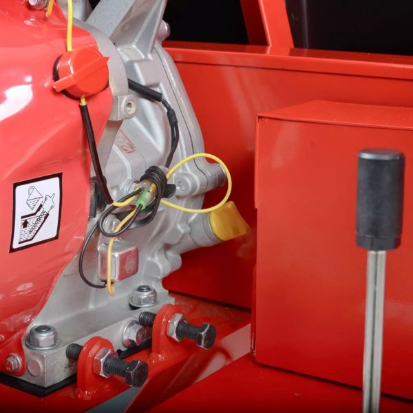 Bensindrevet vedkapper - 389CC