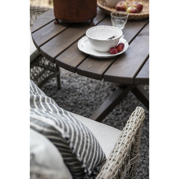 Scottsdale rundt utebord Ø112 cm - Brunbeiset furu Scottsdale rundt utebord Ø112 cm - Brunbeiset furu