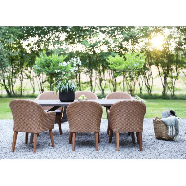 Oxford utendørs spisegruppe; brunt bord 220 cm inkl. 6 stk. Valetta lenestoler naturfarget kunstrotting Oxford utendørs spisegruppe; brunt bord 220 cm inkl. 6 stk. Valetta lenestoler naturfarget kunstrotting