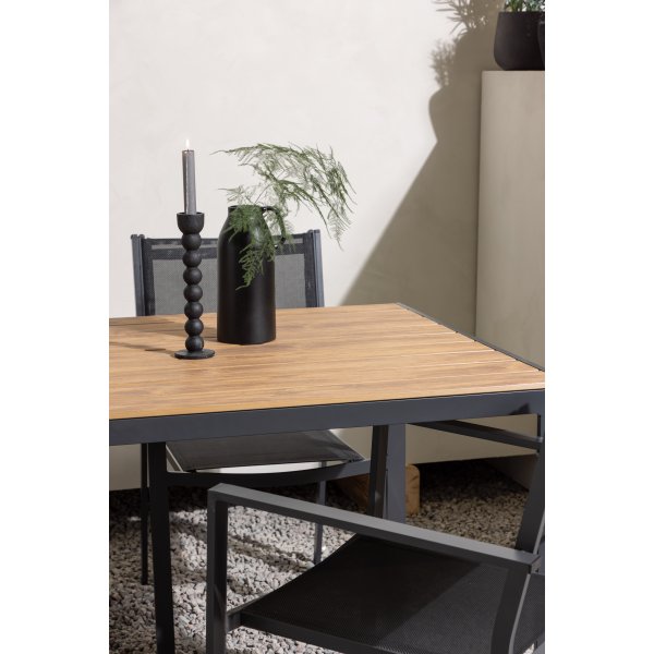 Matvaregruppen i Chania; 6 Copacabana-stoler med spisebord 205 x 90 cm - Svart/natur + Tekstilimpregnering for utembler