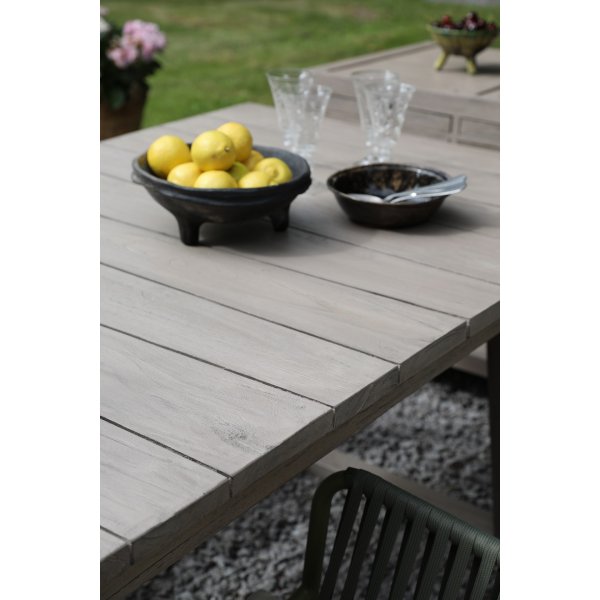 Spisegruppe Saltö grå teak: Bord 240 cm inkludert 6 stk. grønne Lincoln karmstoler Spisegruppe Saltö grå teak: Bord 240 cm inkludert 6 stk. grønne Lincoln karmstoler