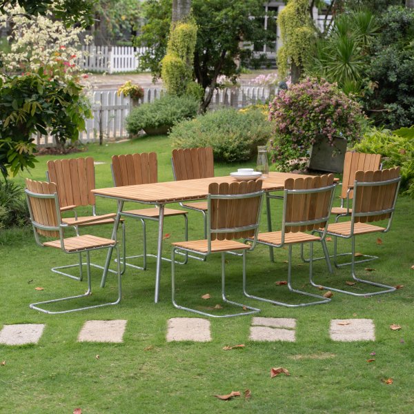 Mllan utegruppe i teak: 8 stoler med spisebord 176x90 cm