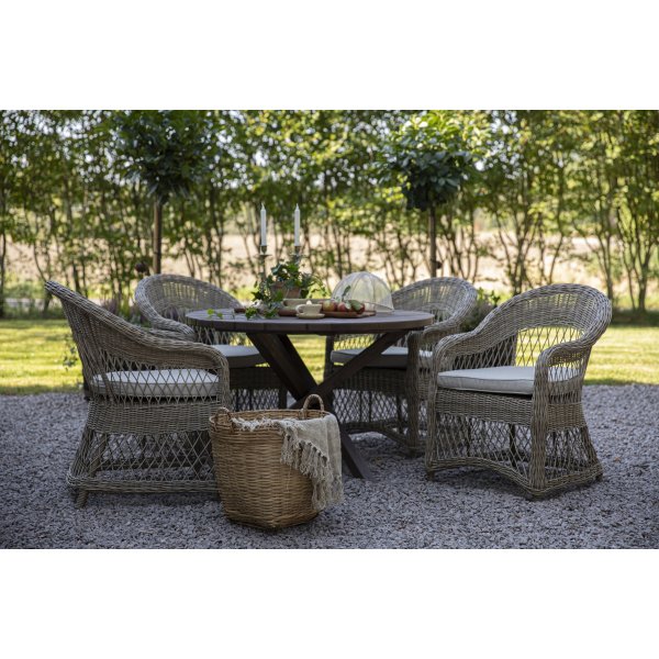 Utegruppe Marbella: Scottsdale rundt brunt spisebord Ø112 cm inkludert 4 Marbella lenestoler i naturfarget kunstrotting Utegruppe Marbella: Scottsdale rundt brunt spisebord Ø112 cm inkludert 4 Marbella lenestoler i naturfarget kunstrotting