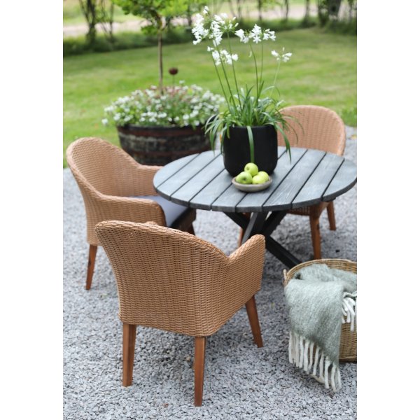 Spisegruppe Mercury: Scottsdale rundt bord inkludert 4 stk. Valetta lenestoler i naturfarget kunstrotting Spisegruppe Mercury: Scottsdale rundt bord inkludert 4 stk. Valetta lenestoler i naturfarget kunstrotting