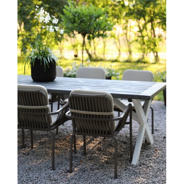 Oxford utendrs spisegruppe; grtt/hvitt bord 220 cm inkl. 6 stk. Lincoln stabelbare karmstoler gr/beige + Tekstilimpregnering for utembler