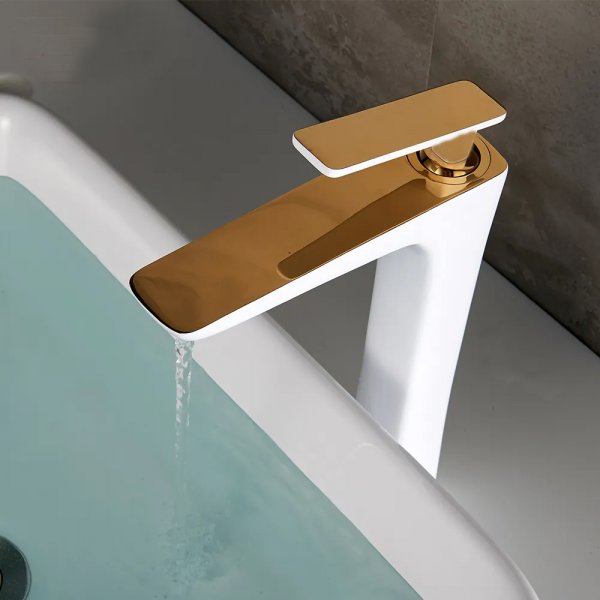 Peony Servantbatteri - Høy tut | Hvit/gull Peony Servantbatteri - Høy tut | Hvit/gull