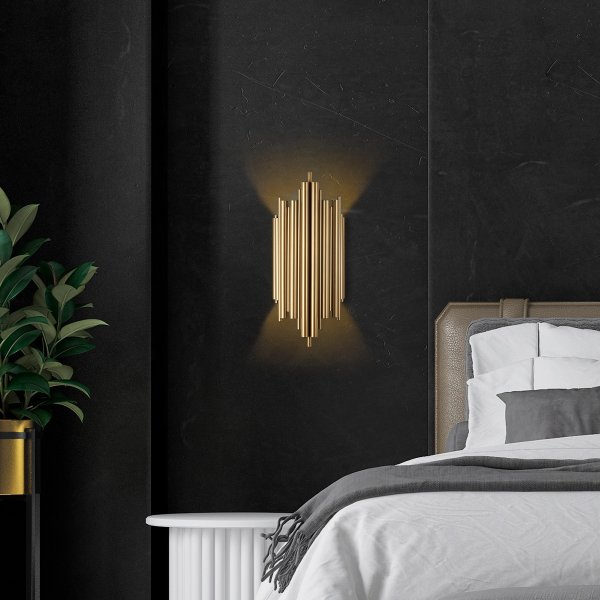 Vegglampe i gullfinish - Munnspill