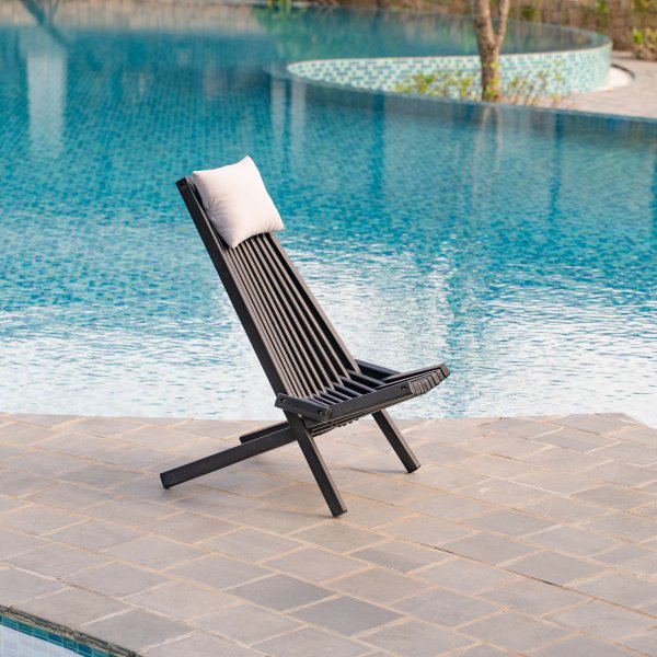 Calcutta fluktstol med nakkepute - Svartbeiset Calcutta fluktstol med nakkepute - Svartbeiset