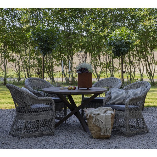 Scottsdale rundt utebord Ø112 cm - Brunbeiset furu Scottsdale rundt utebord Ø112 cm - Brunbeiset furu