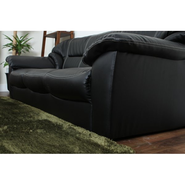 Dominic sofa 3-seter - Svart kunstskinn Dominic sofa 3-seter - Svart kunstskinn