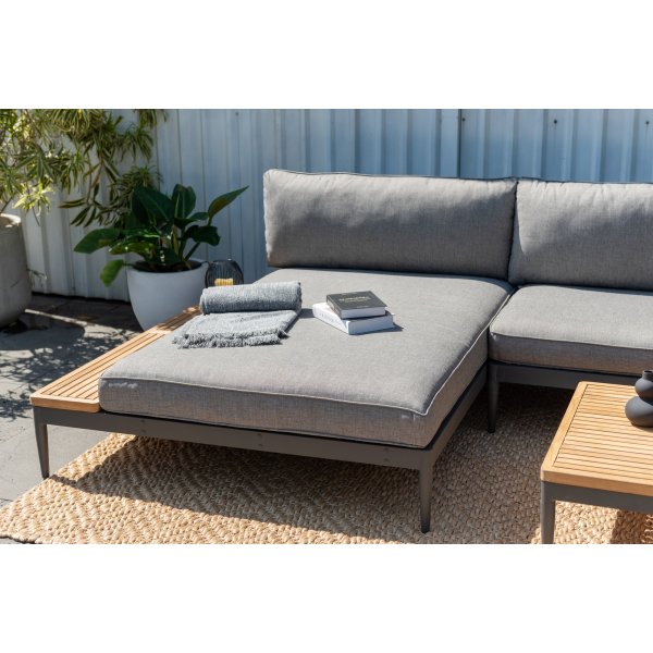 Livsstil Hage Topaz salonggruppe med divan - Grå/teak Livsstil Hage Topaz salonggruppe med divan - Grå/teak