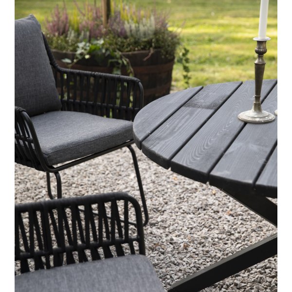 Scottsdale rundt utebord Ø112 cm - Svartbeiset furu Scottsdale rundt utebord Ø112 cm - Svartbeiset furu