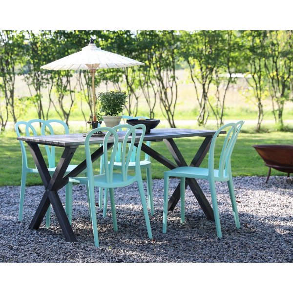 Spisegruppe Scottsdale: 150 cm grtt trebord inkludert 4 stk. stablebare Bally-stoler