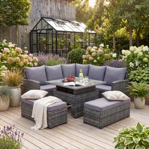 Hj�rnesofa for 6-8 personer med bord og 2 krakker - Utem�bler med puter og herdet glass