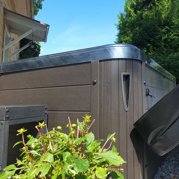 Badestamp Poseidon Blackline - 5-6 personer Badestamp Poseidon Blackline - 5-6 personer