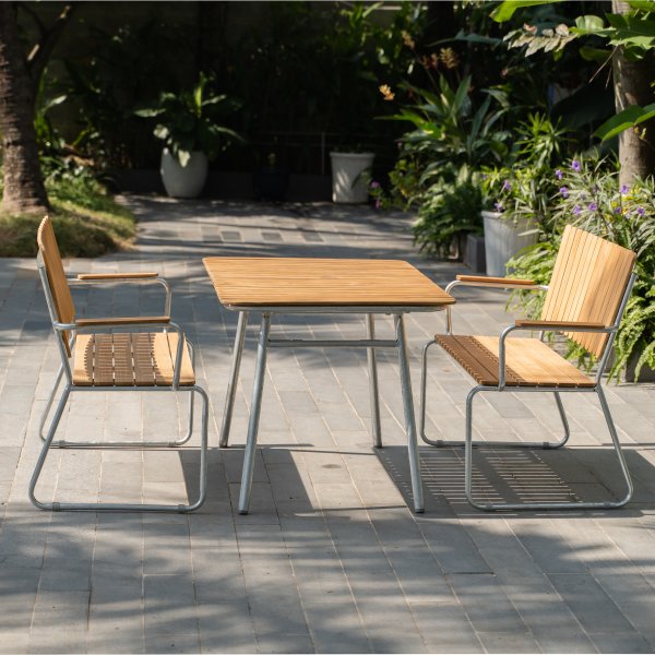 Utegruppe i teak: 2 sofaer med spisebord 120x80 cm - Mllan