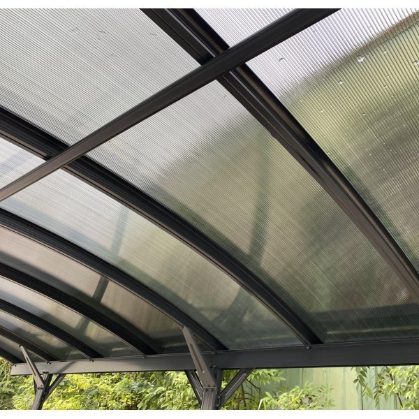 Carport 17 m� aluminiumskanal plasttak 570x303 cm sett